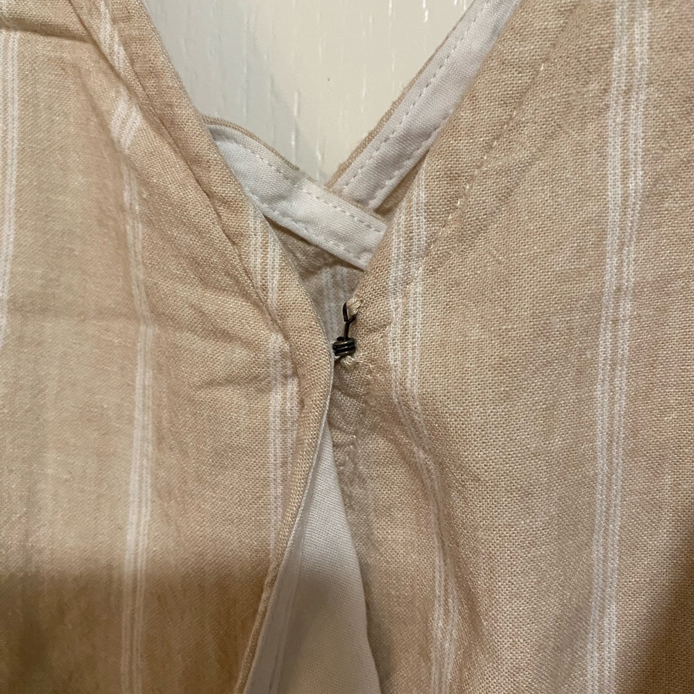 A&F Wrap Top - Picture 3 of 8